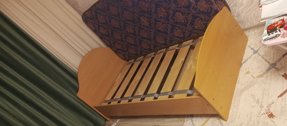 Продам кровать полуторка с матрасом