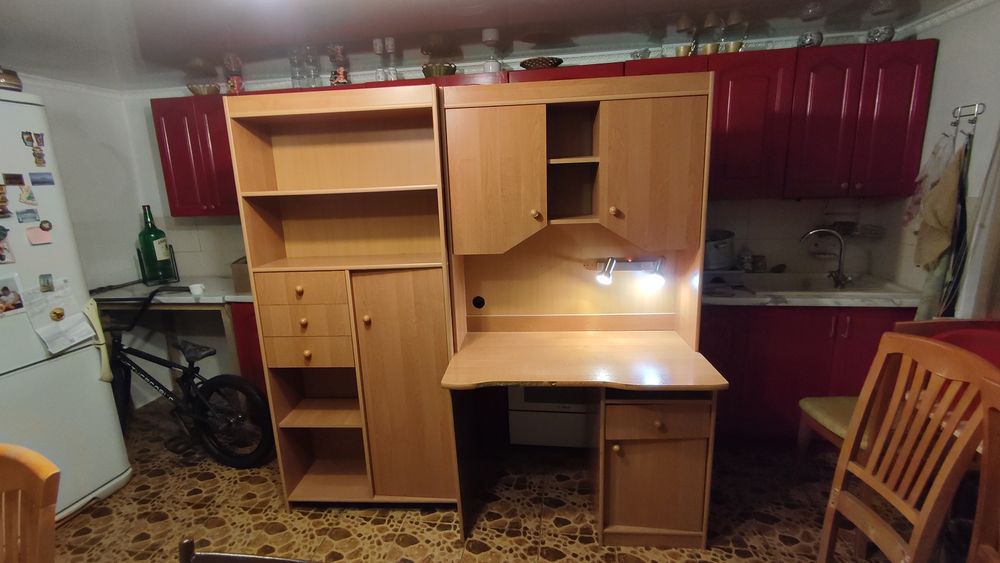 Мебель в детскую  Письменный стол