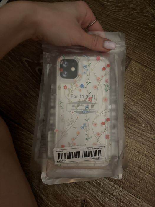 Продам чехлы на Iphone 11.Новые,запакованные