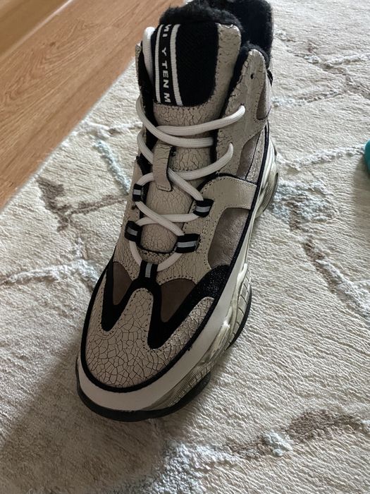 Новые классные ботинки