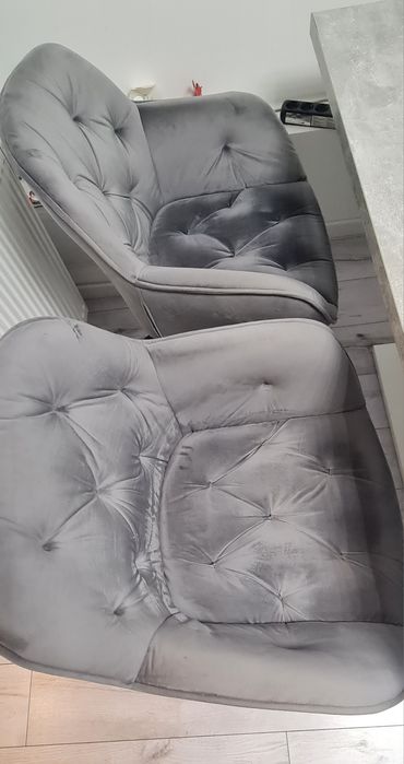 4 scaune catifea gri ( ca si noi) + masa (Moemax)