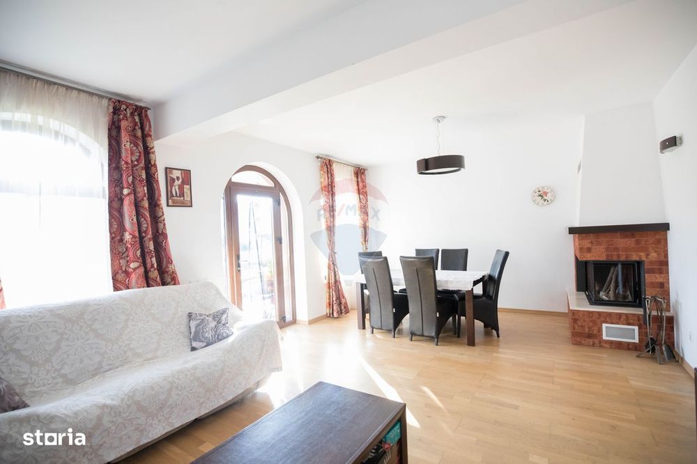 Casă / Vilă cu 8 camere de vânzare