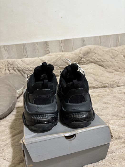 balenciaga triple s