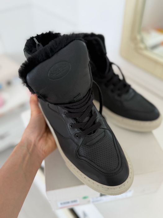 Продаю кроссовки зимние