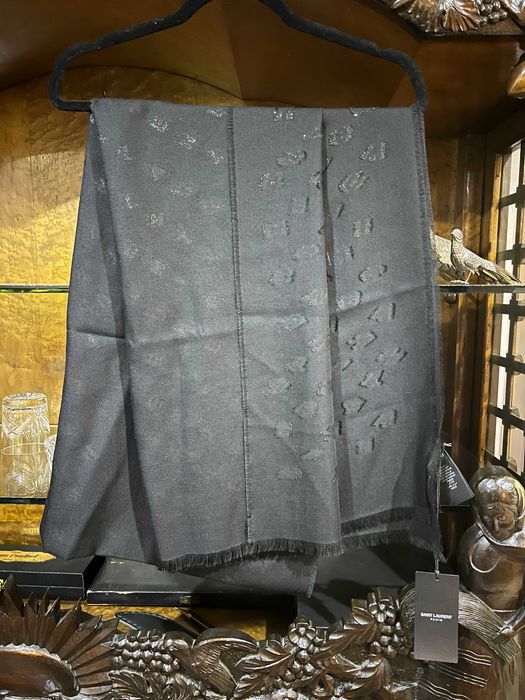 Saint Laurent шал