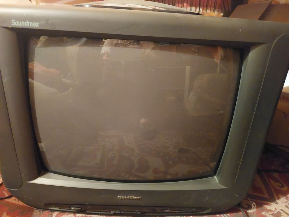 Телевизор  цветен работещ