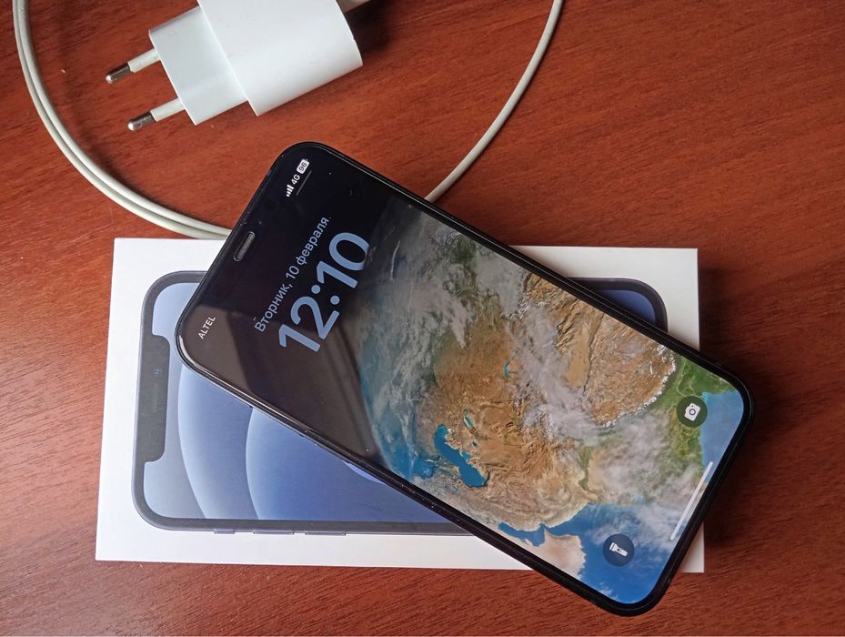 iPhone 12 128MB.