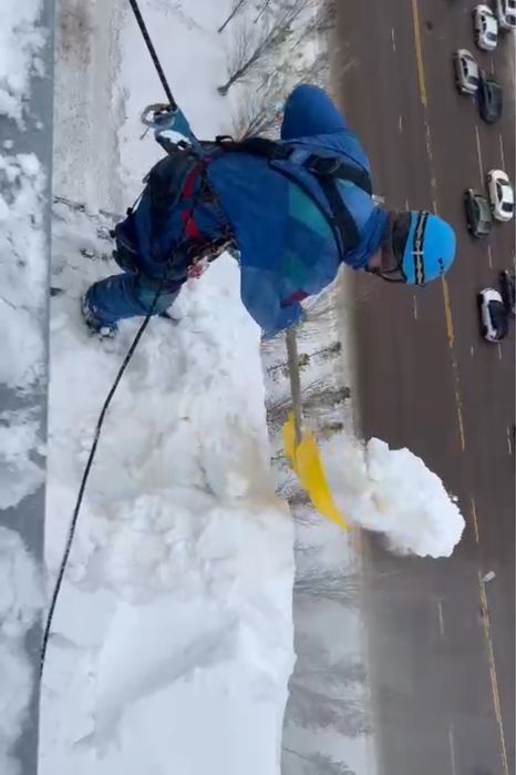 чистка снега с крыш