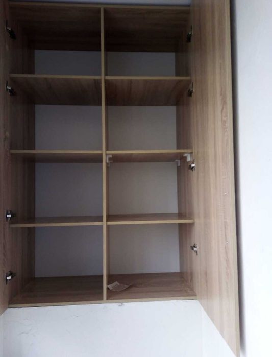 Полка, стеллаж балконға