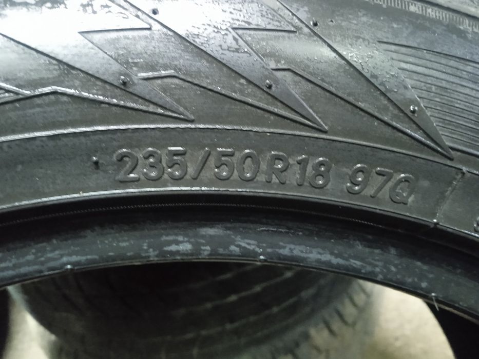 Пара зимних шин .