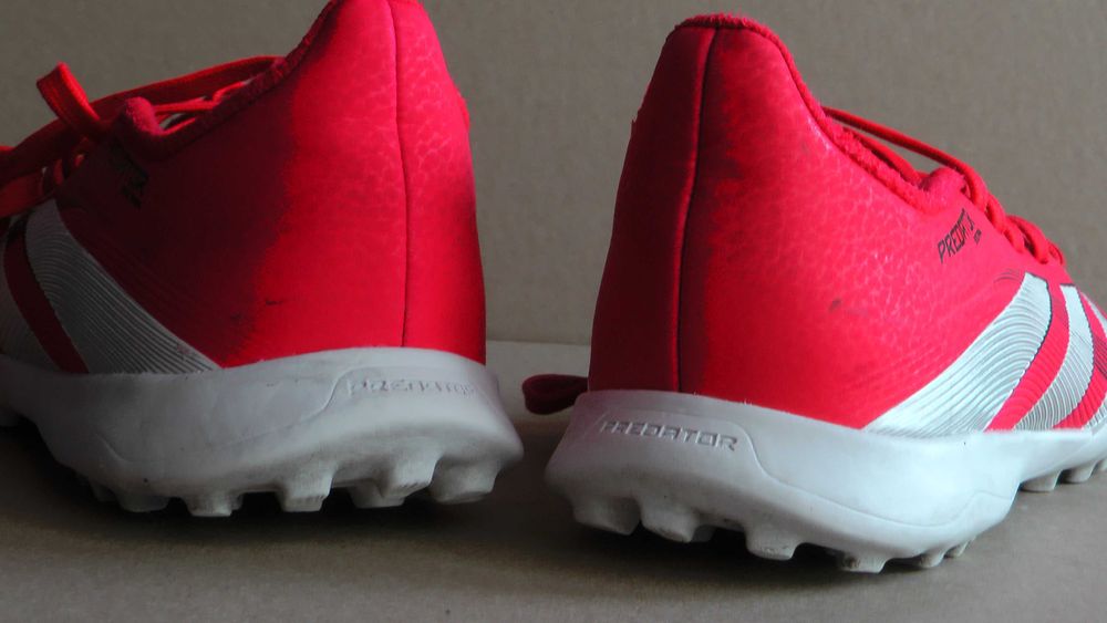 Ghete fotbal sitetic aproape noi Adidas Predator TF marimea 32