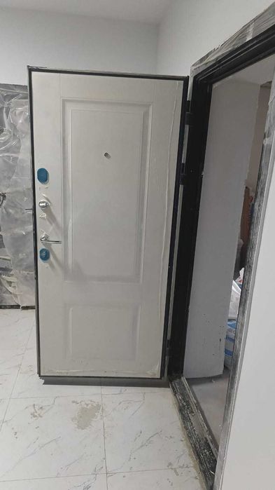 Продам входную дверь