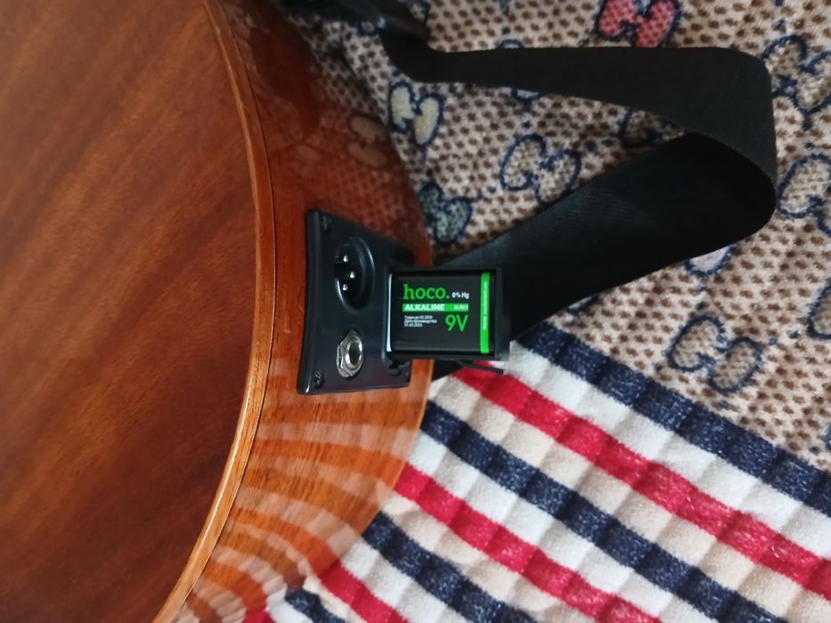 Электро-акустическая гитара