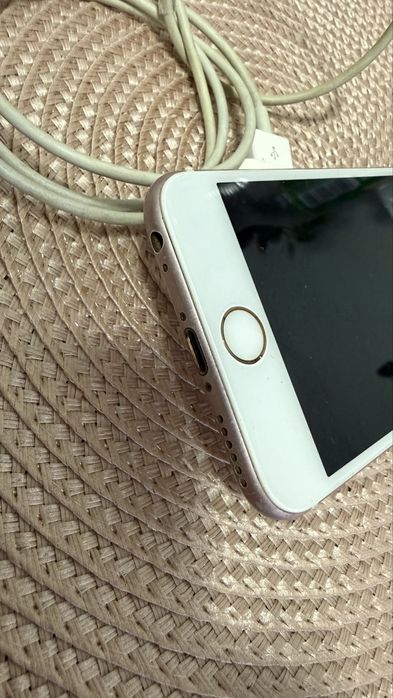 Vand iPhone 6s 16 gb rose liber de retea