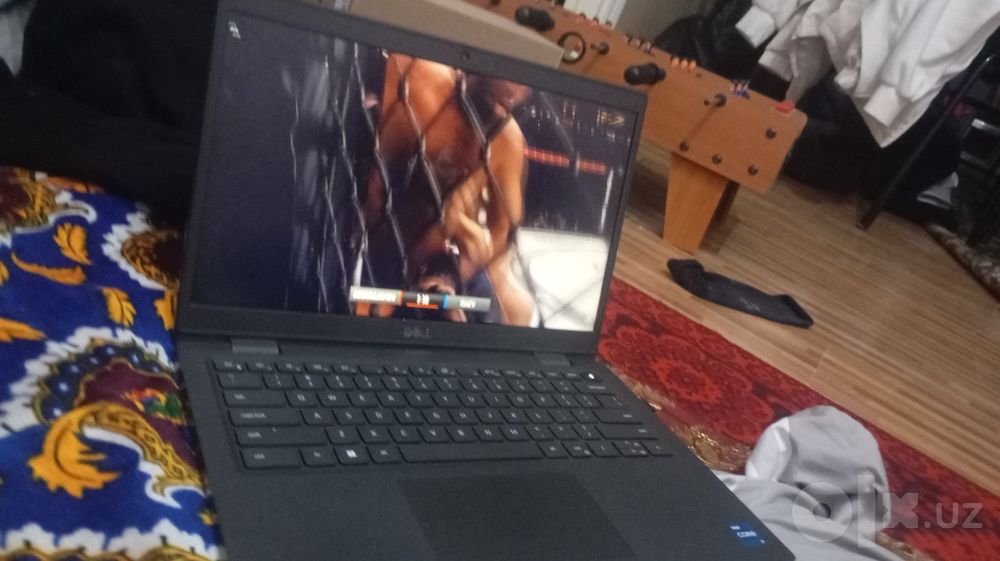 noutbuk lenove ekrani akatta klevatoriyasida chiqorlar bor hotiras
