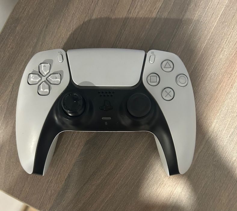 Vând PlayStation 5 si laptop Lenovo