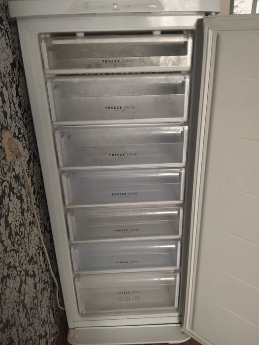 Продам морозильную камеру