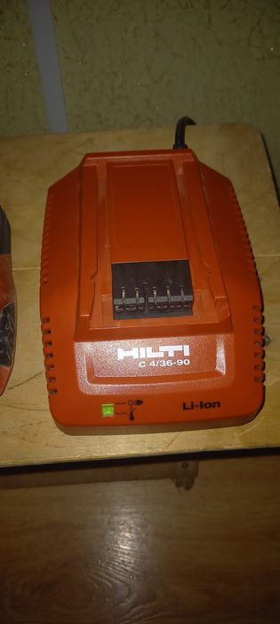 HILTI зарядное + аккумулятор