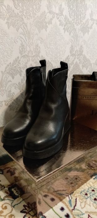 Продаю демисезонную обувь кожа