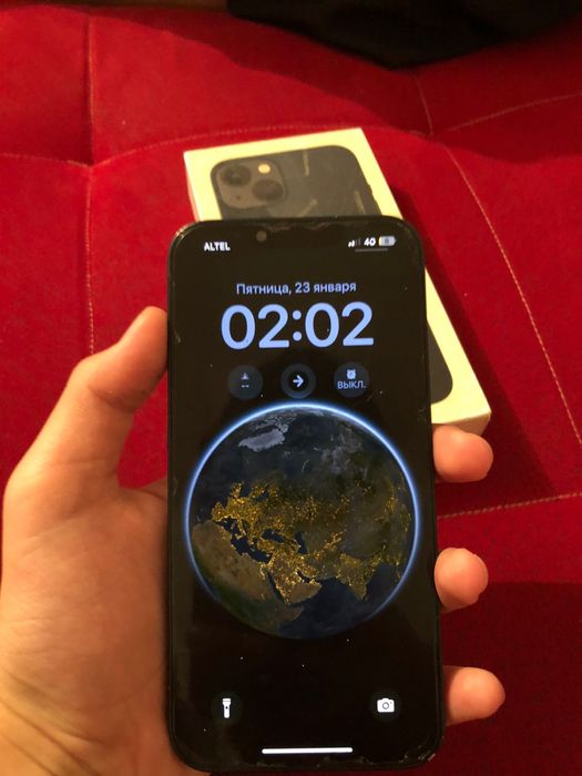 Продам Айфон 13