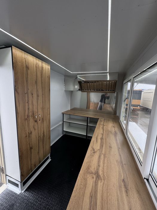 Каравана за търговски цели 4*2*2.30 LED