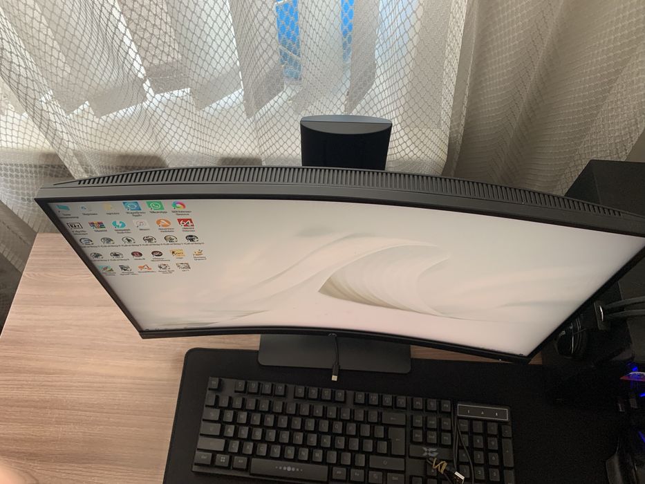 Монитор и клавиатура