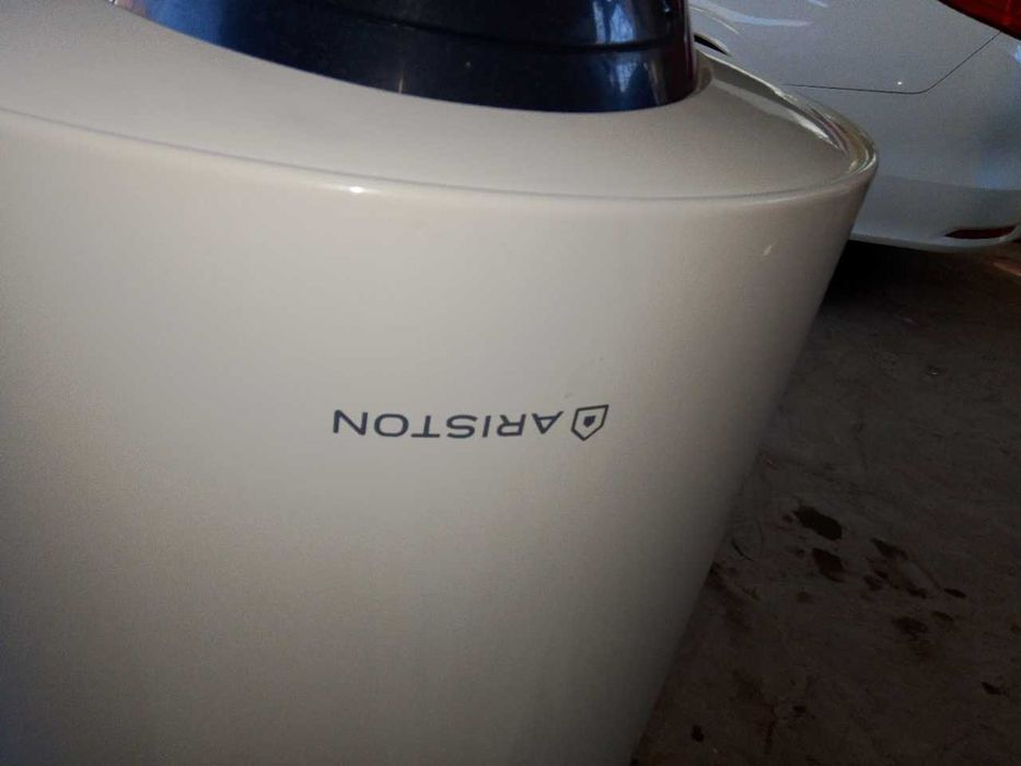 Продаётся-водонагреватель Аристон-100 л в отличном рабочем состоянии(