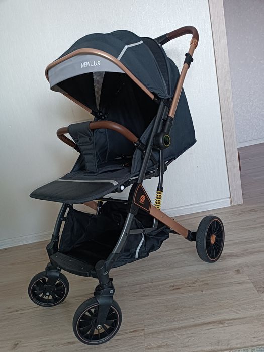 Продам коляску с перекидной ручкой