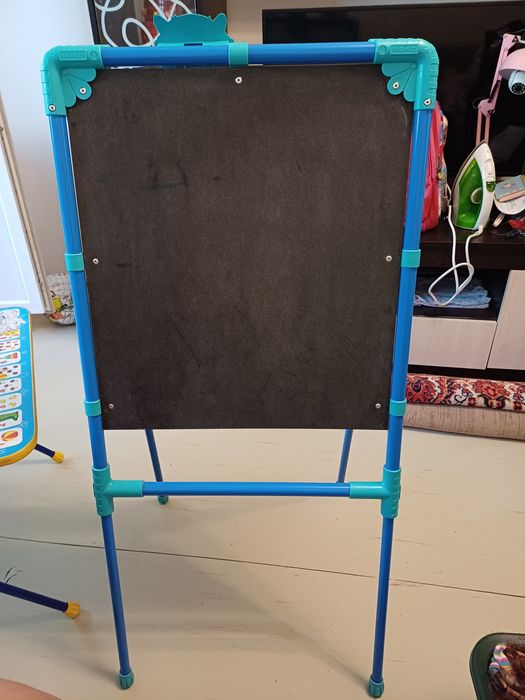 Продам детский мольберт и столик