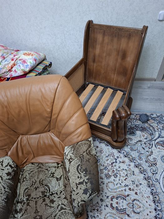 Продам диван и кресла