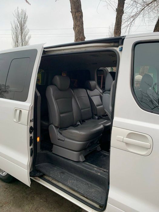 продам автомобиль Hundai H-1