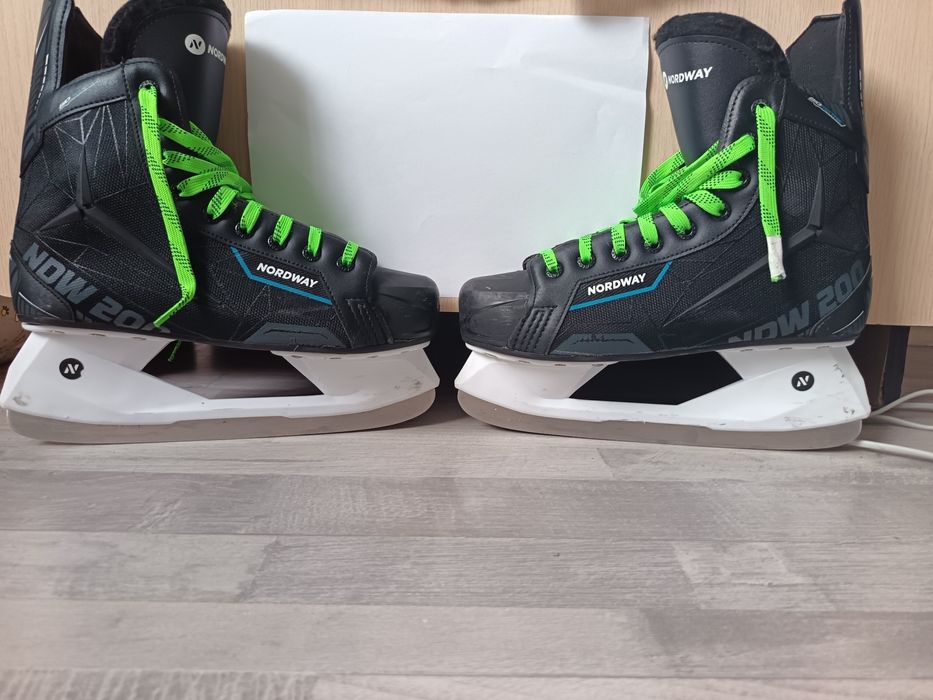 Продам коньки 41 размер