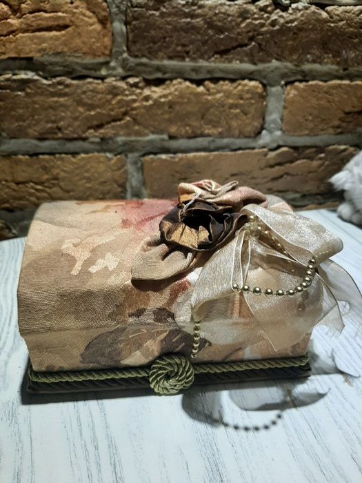 Корзинка для детской парфюмерии. Коробка для подарков. Шкатулка для ук