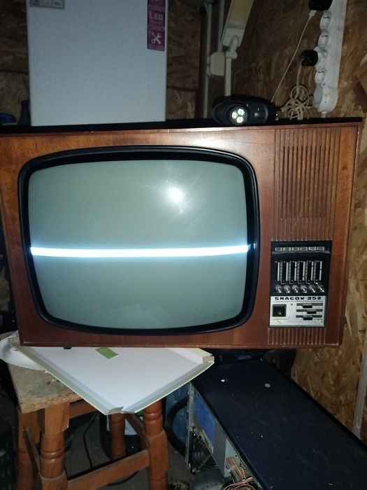 Fier de călcat  perfect functionale și televizor Snagov 252