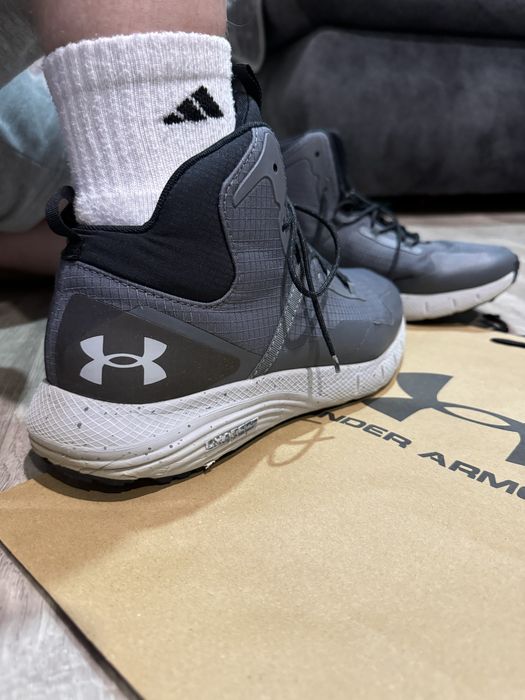 Under Armour обувь в хорошем состоянии