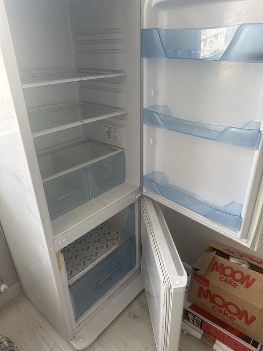 Холодильник  отдам за 7000