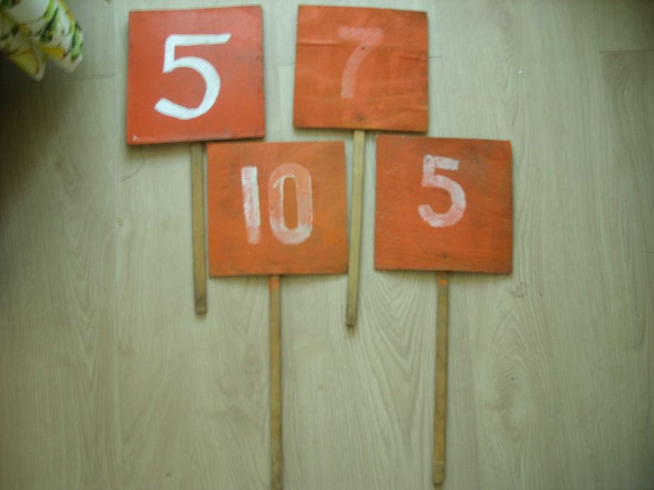 Големи табла за чавдарчето, помагала и учебници от соца