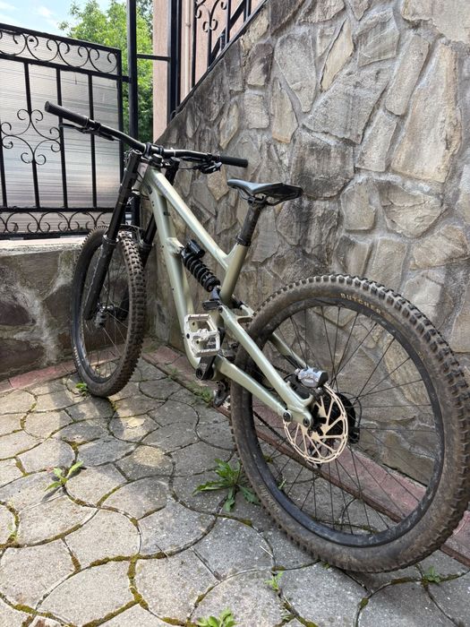 Specialized Status Down Hill