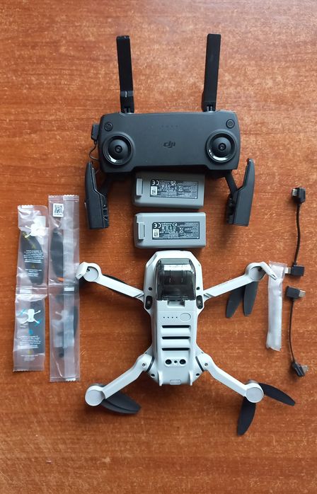 Продам дрон DJI мини SE