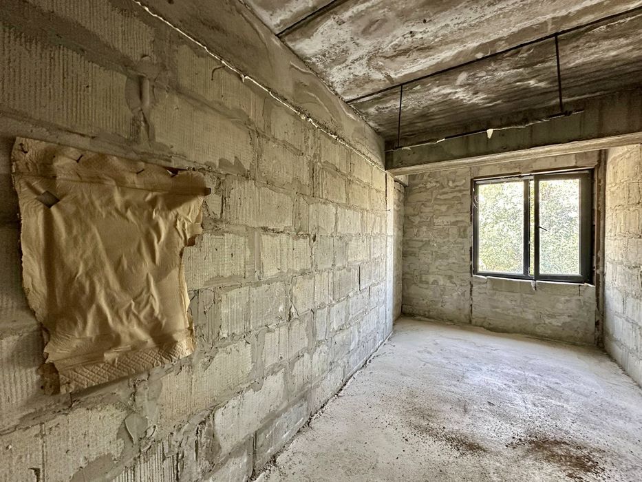 3х ком. квартира, на 1 этаже. Фамили парк