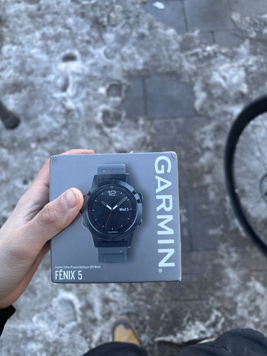 Часы Garmin fenix 5s