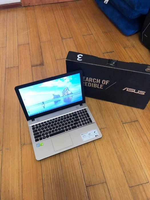 ПРОДАМ ASUS intel i5-7 озу 8гб FULL HD экран в хорошем состоянии