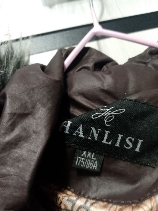 Продается зимняя женская куртка 54 размер.