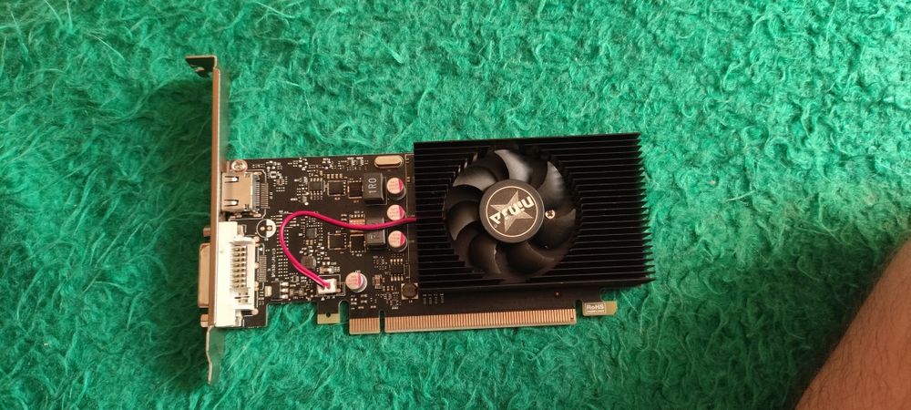 Готов компютър за работа и леки игри + Монитор + Безжична клавиатур