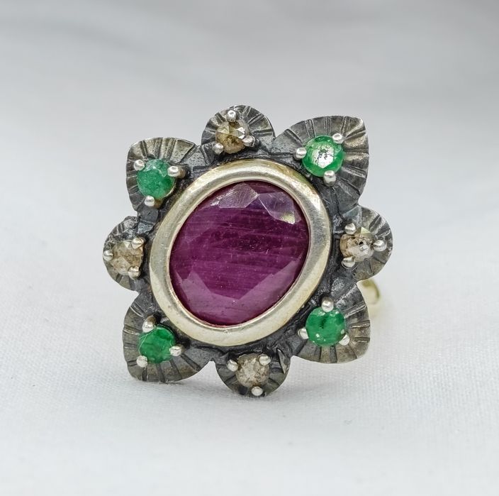 Старинен пръстен от злато, сребро, диаманти и естествени камъни