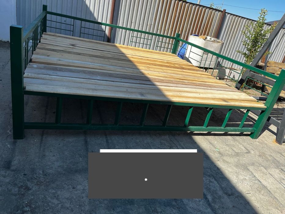 Тапчан. Качеля. Урна