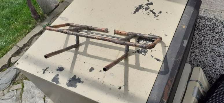 Изработвам горелки за газово барбекю.