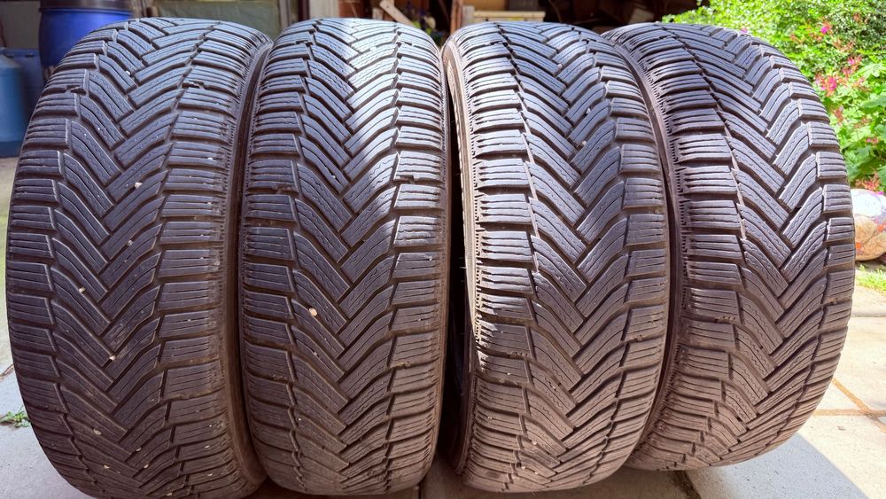 MICHELIN Alpin 6 215/55 R17 98V