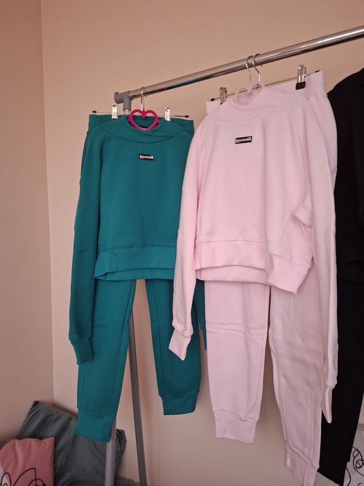 Дамски Спортни Екипи (S & M) - Идеалното Прилягане!