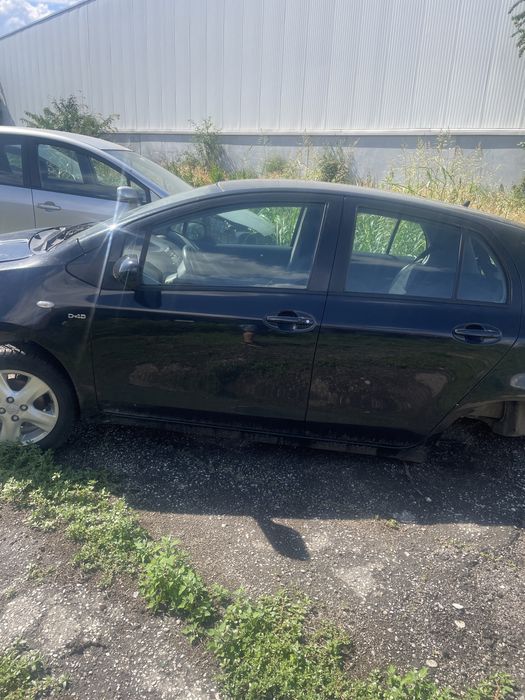 Тойота ярис1.4 автоматик2006